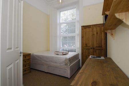 North Hill, Plymouth - Photo 2