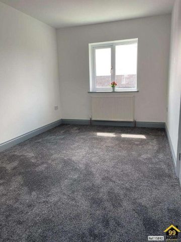 Singleton Avenue, Bolton, Greater Manchester, BL6 - Photo 2