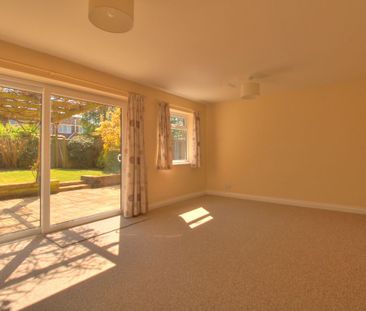 Fernhill Close, Woodbridge - Photo 2