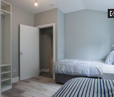 Cosy room in 9-bedroom house in Stoneybatter, Dublin - Photo 4