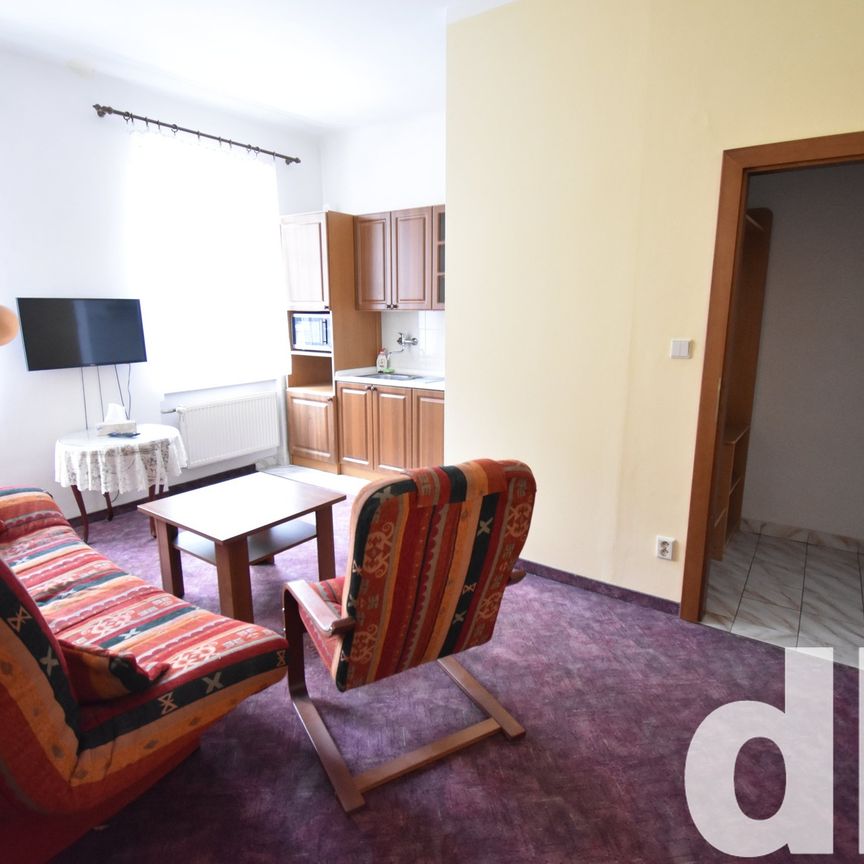 Pronájem bytu 2+kk 45 m², Vítězná, Karlovy Vary - Photo 1