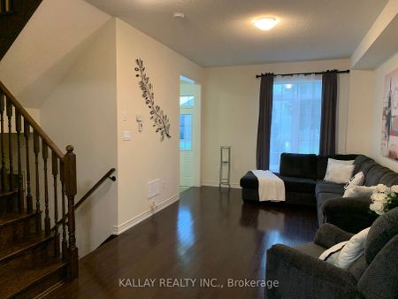 Condo Townhouse For Lease | N9259574 - Photo 5