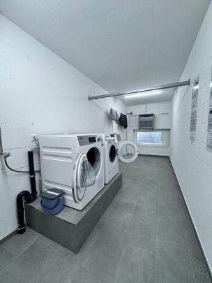 Moderne 2.5-Zimmer-Gartenwohnung mit privatem Sitzplatz und Einstellhallenplatz in Pratteln - Photo 1