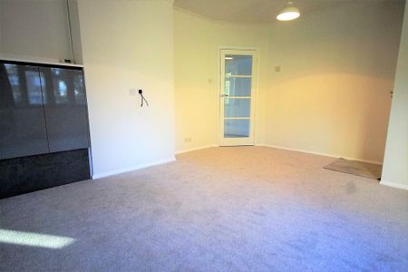 3 bedroom property to rent - Photo 3