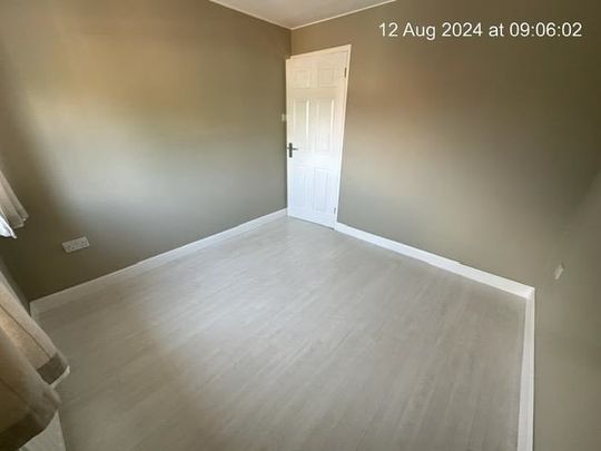 Tobruk Close - Photo 1