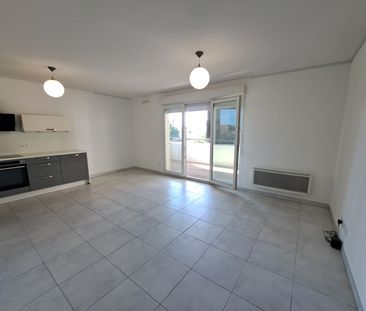 A LOUER AVIGNON ( 84000 ) : APPARTEMENT 3 pièces -TERRASSE - ASCENS... - Photo 3