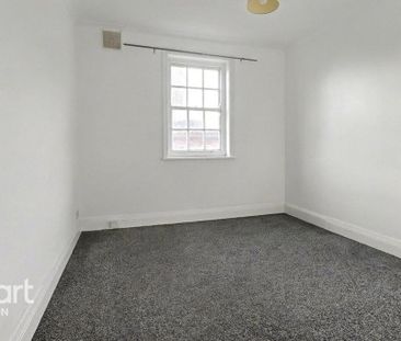 3 bedroom flat to rent - Photo 6