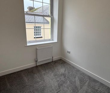 4 bedroom semi-detached house to rent - Photo 3