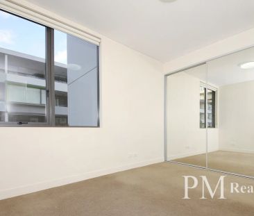 Stylish & Spacious Two Bedroom in Prime Location - Photo 2