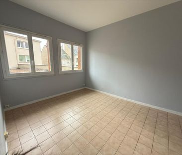 Location Appartement 2 pièces 41m² ORLEANS 45000 - Photo 2