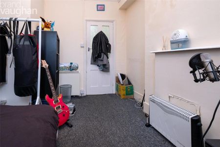 3 bedroom flat to rent - Photo 3