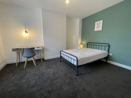 1 bedroom in a house share to rent - Photo 2