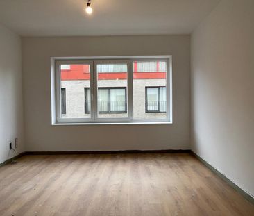 Gerenoveerd appartement op 1ste verdieping met 2 slaapkamers - Foto 2