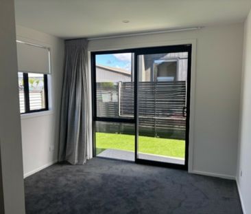 NEAR-NEW CONTEMPORARY LIVING - Photo 3