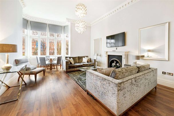 A bright and generously proportioned two bedroom first floor apartment with wooden flooring and lift access. - Photo 1