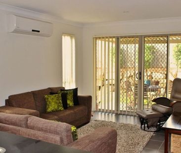 Modern 4 Bedroom Family Home Close to Coomera Rivers School - Photo 3