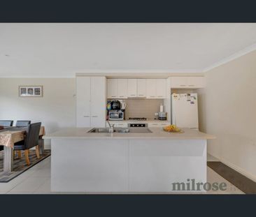 32 Swainson Close, Tarneit, Vic 3029 - Photo 4
