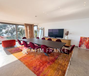À seulement quelques pas de la plage, cette magnifique Villa b - Photo 3