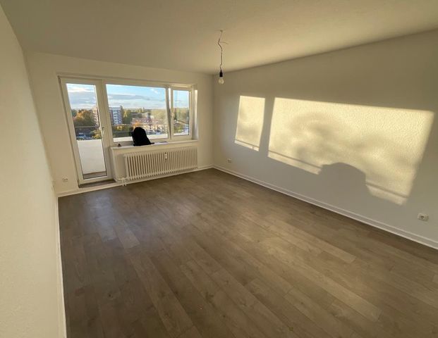 Renovierte 3-Zimmer-Wohnung in Lübeck mit großem Balkon - Foto 1