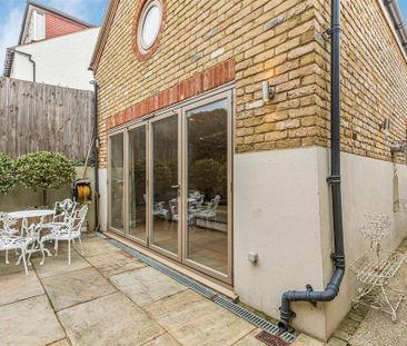 2 bedroom maisonette to rent - Photo 2