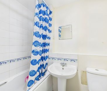 1 bedroom Flat in Botham Drive, Slough - Photo 4