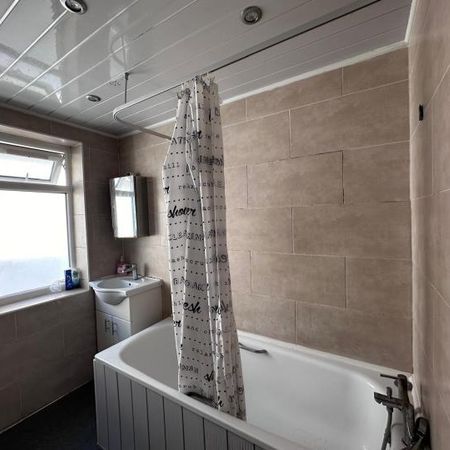 House share to rent - Photo 4