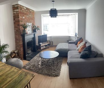 2 Bed Terraced House, Ivy Road, SO17 - Photo 2