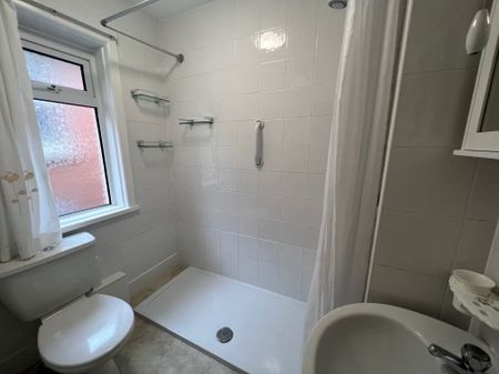 2 bedroom semi-detached bungalow to rent - Photo 5