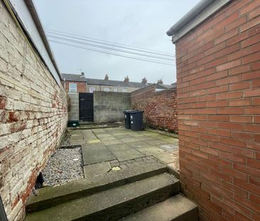 2 bedroom terraced house to rent - Photo 3