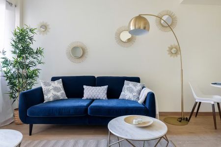 Travessera de Gràcia, Barcelona, Catalonia 08006 - Photo 3