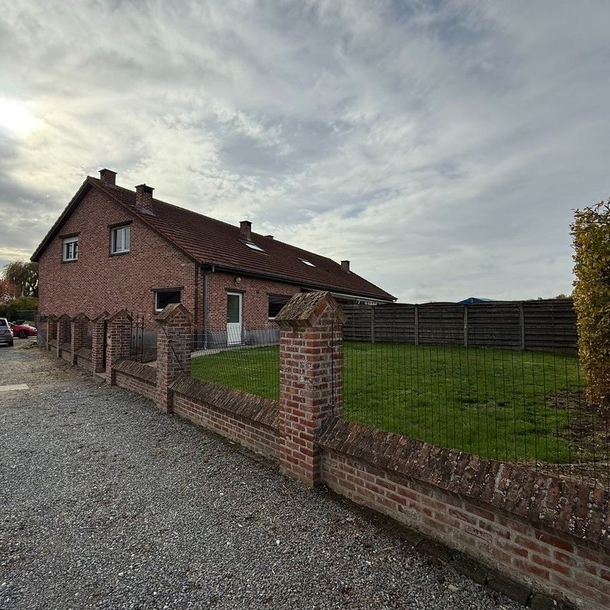 Charmante halfopen bebouwing met 2 slaapkamers - Photo 1