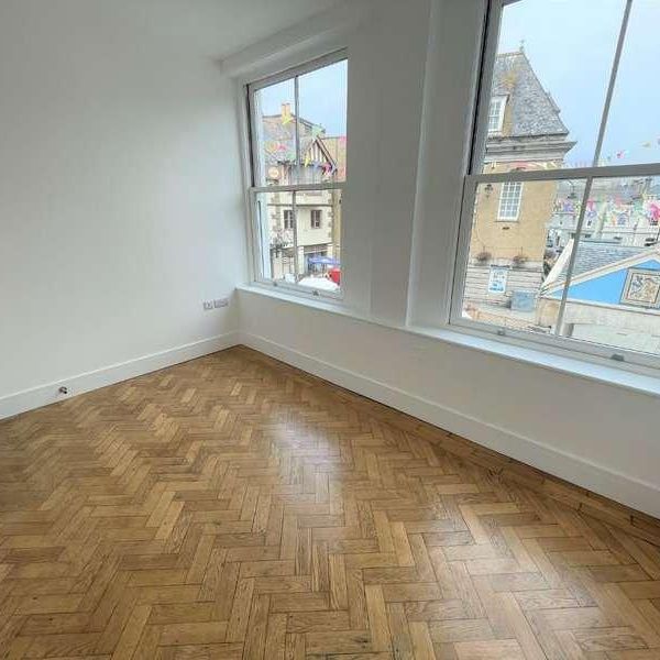 The Moor, Falmouth, TR11 - Photo 1