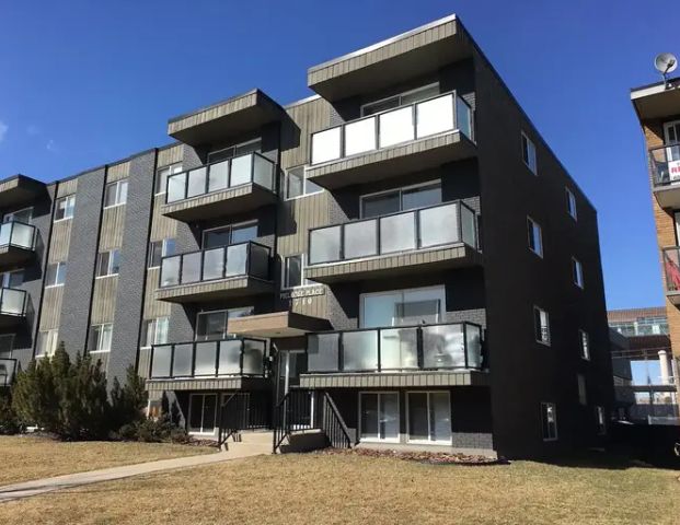 1 Bedroom Condo near Downtown | 301 - 1710 11 Avenue Southwest, Calgary - Photo 1