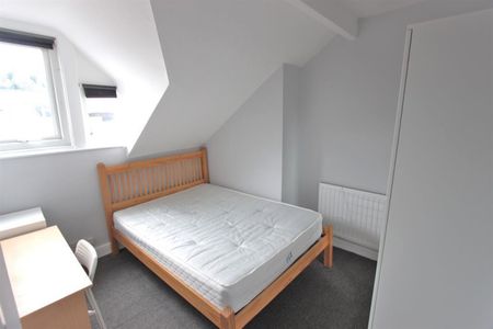 4 bedroom House To Let - Photo 3