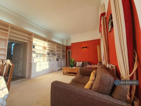 2 bedroom flat to rent - Photo 3