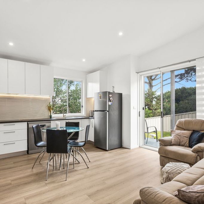 Two Bedroom Modern Home! - Photo 1