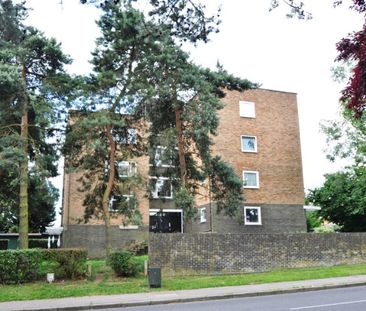 2 bedroom Apartment - Hollybush Lane, Welwyn Garden City - Photo 5
