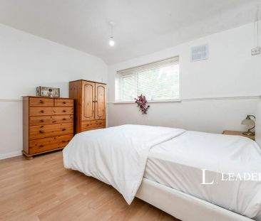 4 bedroom semi-detached house to rent - Photo 4