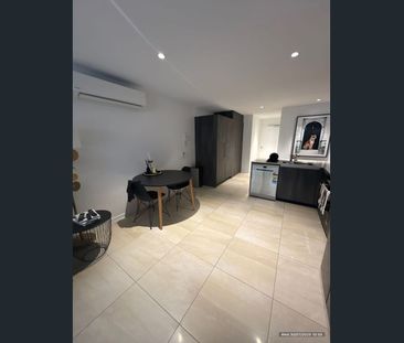 Two bedroom Apartment on Kawana Island - Photo 5