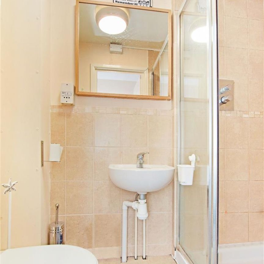 1 bedroom Flat To Let - Photo 1