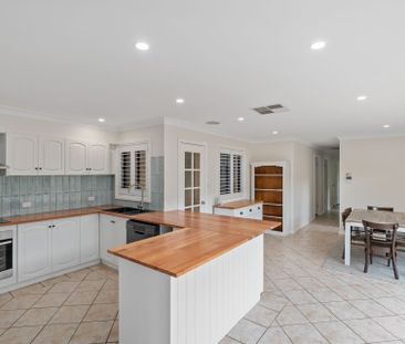 Beautiful Home in Central Wagga! - Photo 3