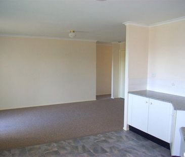 FAMILY HOME - ALBION PARK RAIL - Photo 4