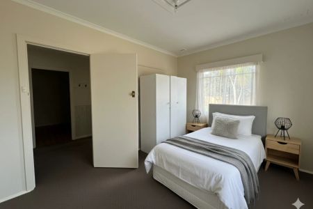 Beautifully updated and comfortable home - Photo 3