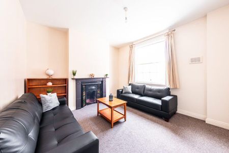 6 bedroom townhouse to rent - Photo 2