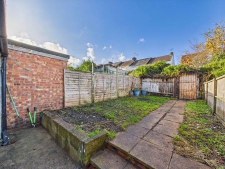 3 bedroom terraced house to rent - Photo 5