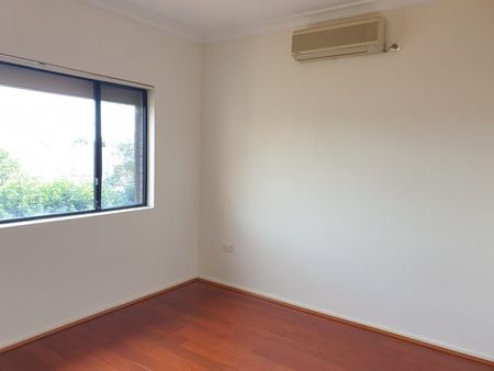 Spacious full brick townhouse - Photo 3