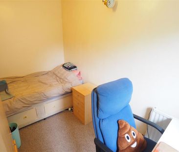 4 bedroom end of terrace house to rent - Photo 6