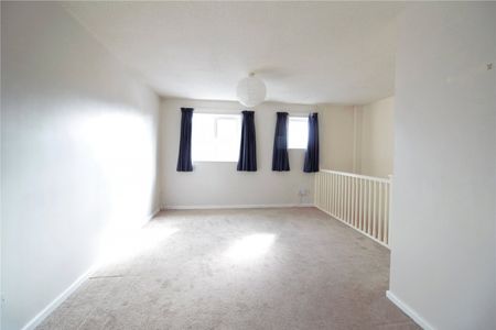 Reeves Close, - Photo 5