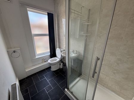 18 Burleigh Road - Huge Kitchen & A1 Location Loughborough - Photo 5