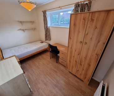6 Bed Student Accommodation - Photo 4